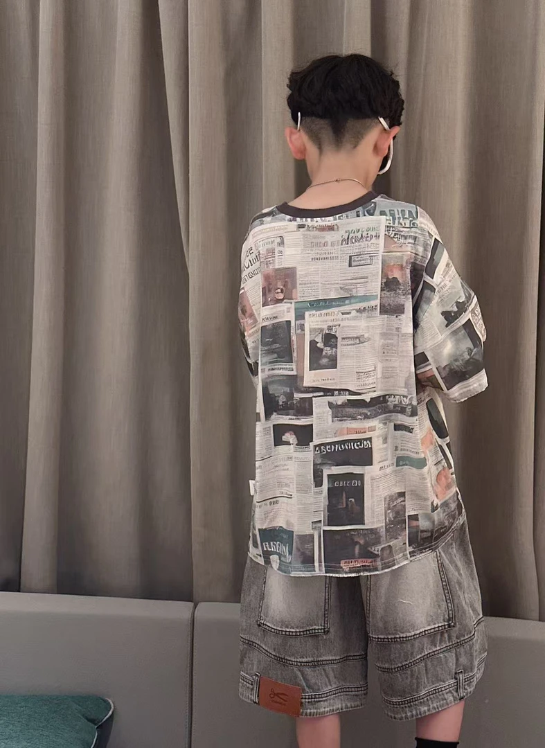 【蜡小新】【报纸T】儿童个性高街宽松圆领短袖T，模特穿150，