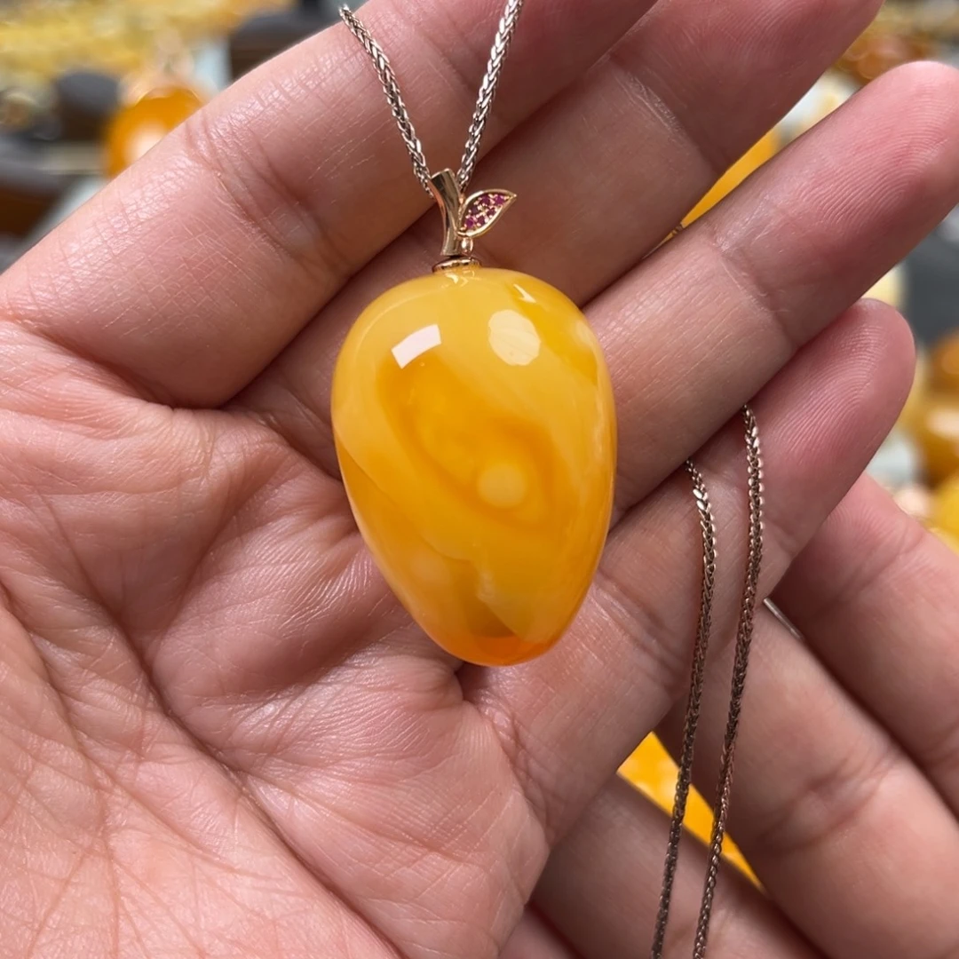 蜜蜡未镶嵌珠宝奇石