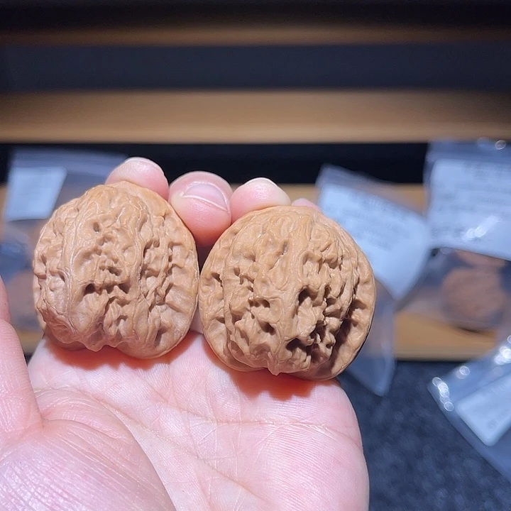 杨***-吊坠桃核昌平野狼