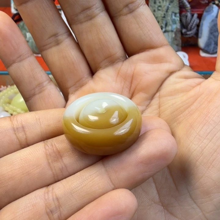 友***月和田玉未镶嵌颈饰