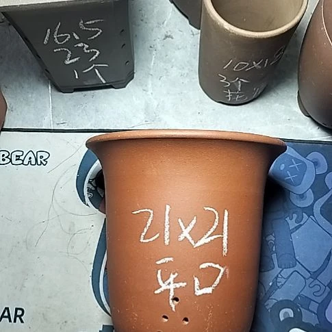 红泥平口金钟一个微瑕