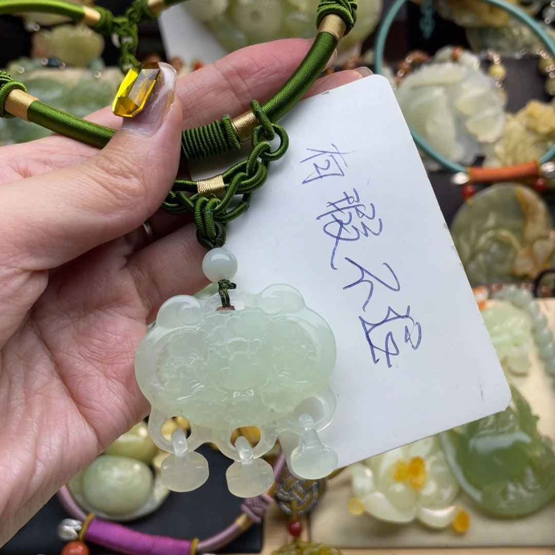 蛇纹石玉颈饰未镶嵌