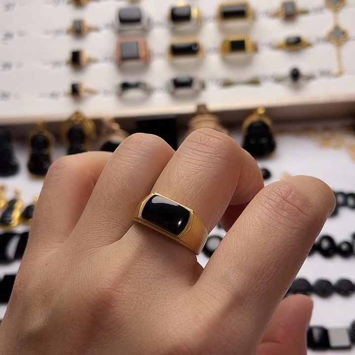 翡翠18K金镶嵌戒指翡翠