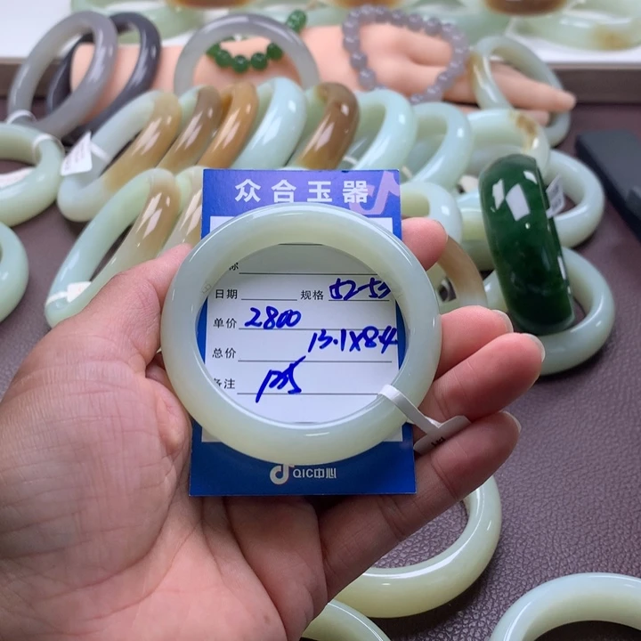 阿***仙未镶嵌手镯和田玉