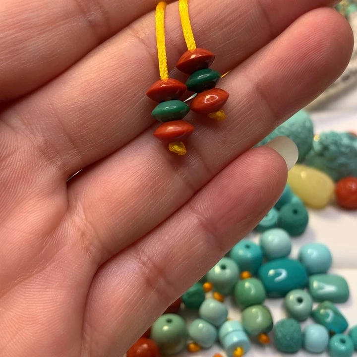 绿松石未镶嵌颈饰