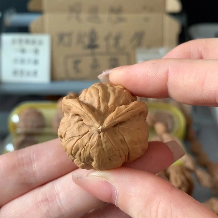 F****吊坠文玩核桃异形单只，有瑕疵