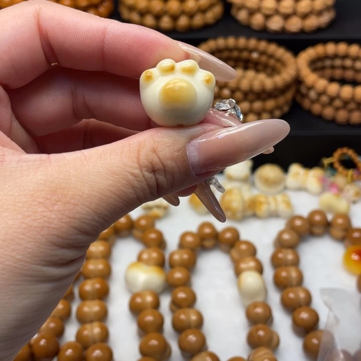 鹏***吊坠猴头核桃猫爪