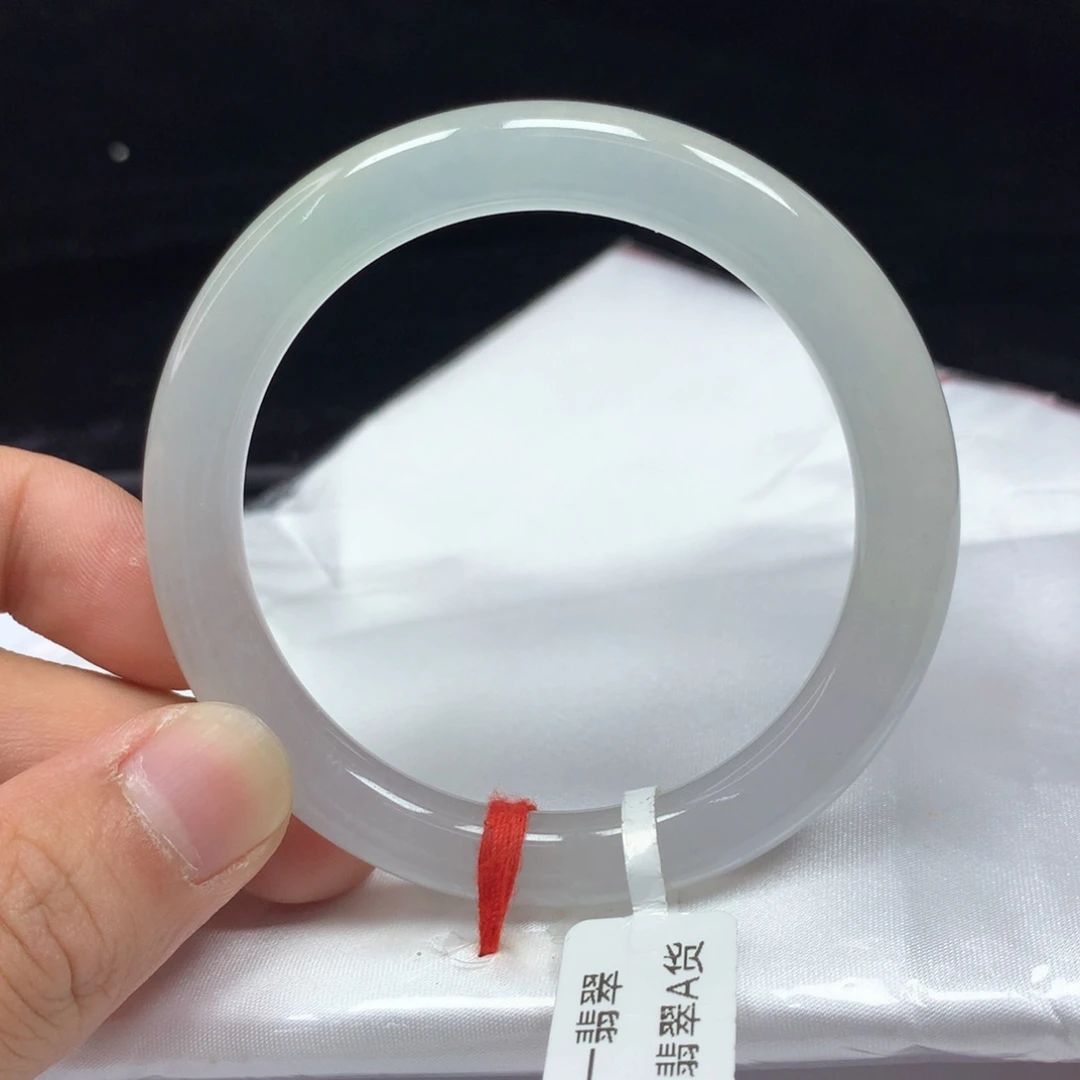 翡翠手镯（圆镯）未镶嵌53.3