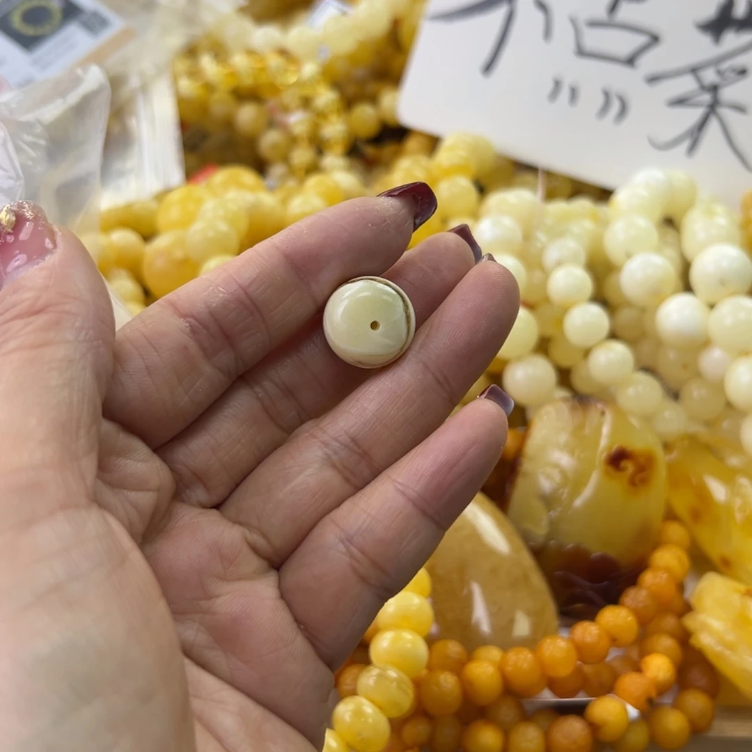 琥珀珠宝奇石未镶嵌