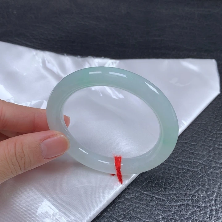 少***心翡翠未镶嵌手镯（圆镯）