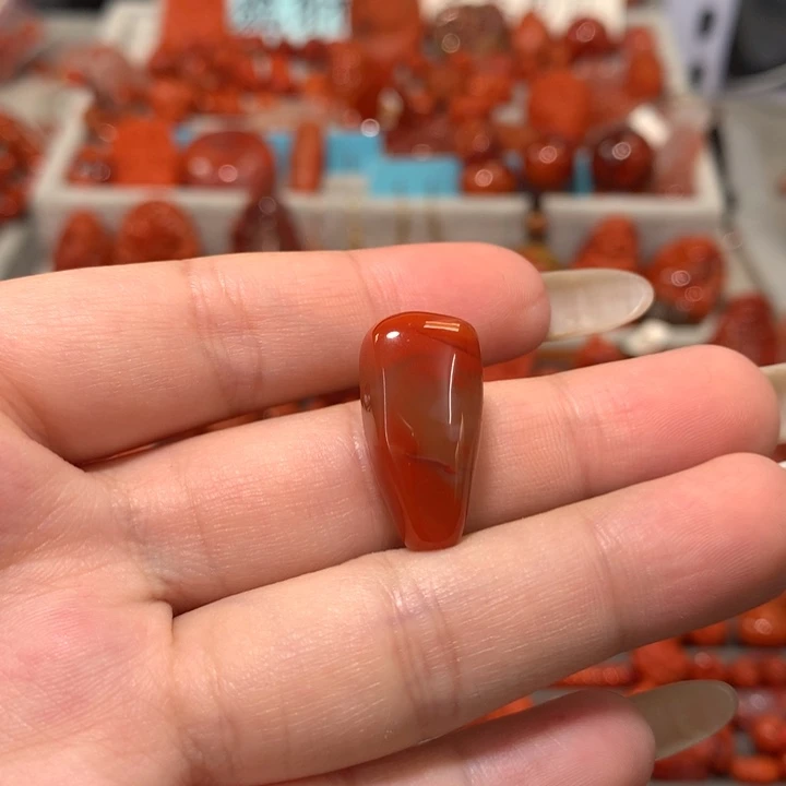 【闪购商品】未镶嵌三通微瑕放漏南红玛瑙
