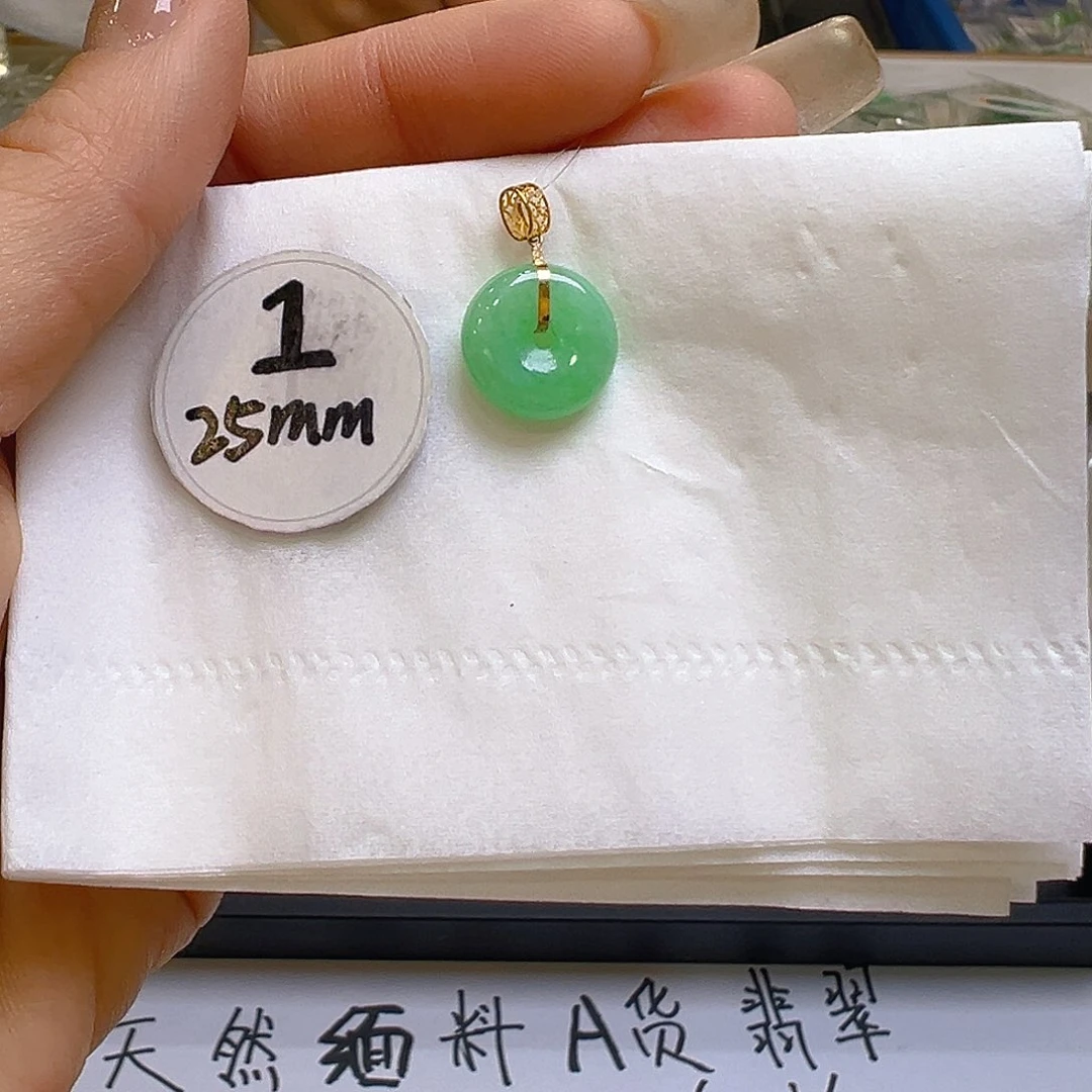 翡翠颈饰18K金镶嵌翡翠