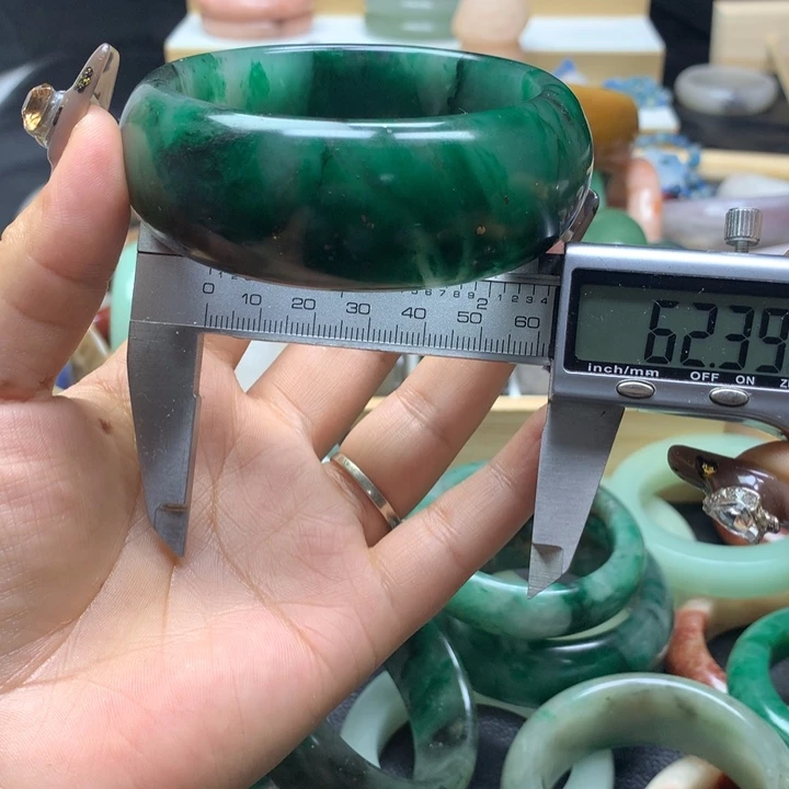 未镶嵌手镯石英质玉