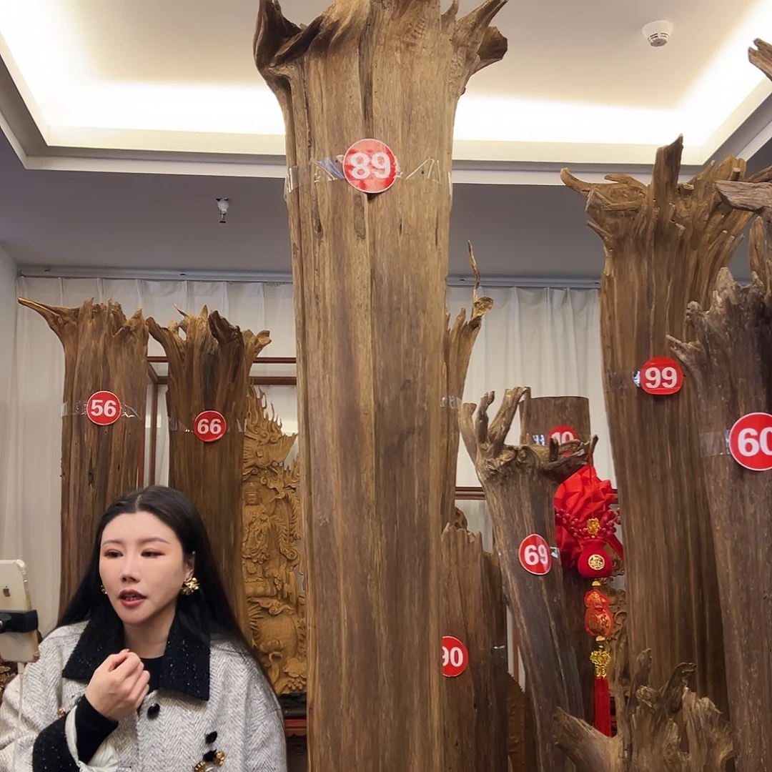 沉香摆件用****1+底座………