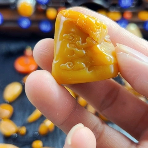 田黄石闭**泉田黄石印章