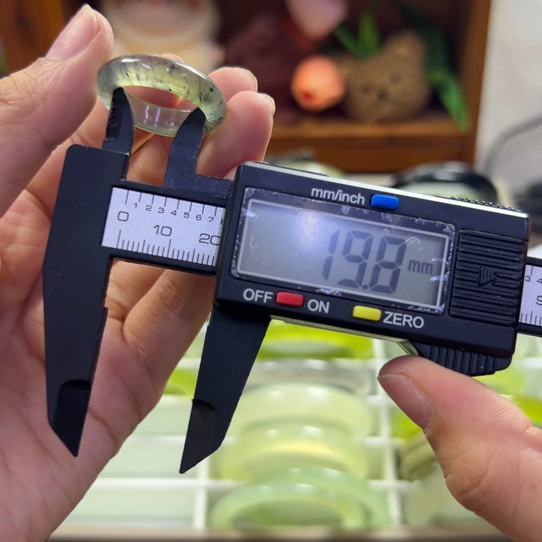 蛇纹石玉未镶嵌手镯186