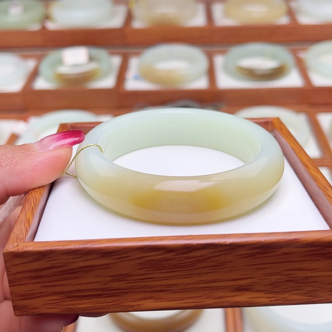 和田玉手镯未镶嵌54