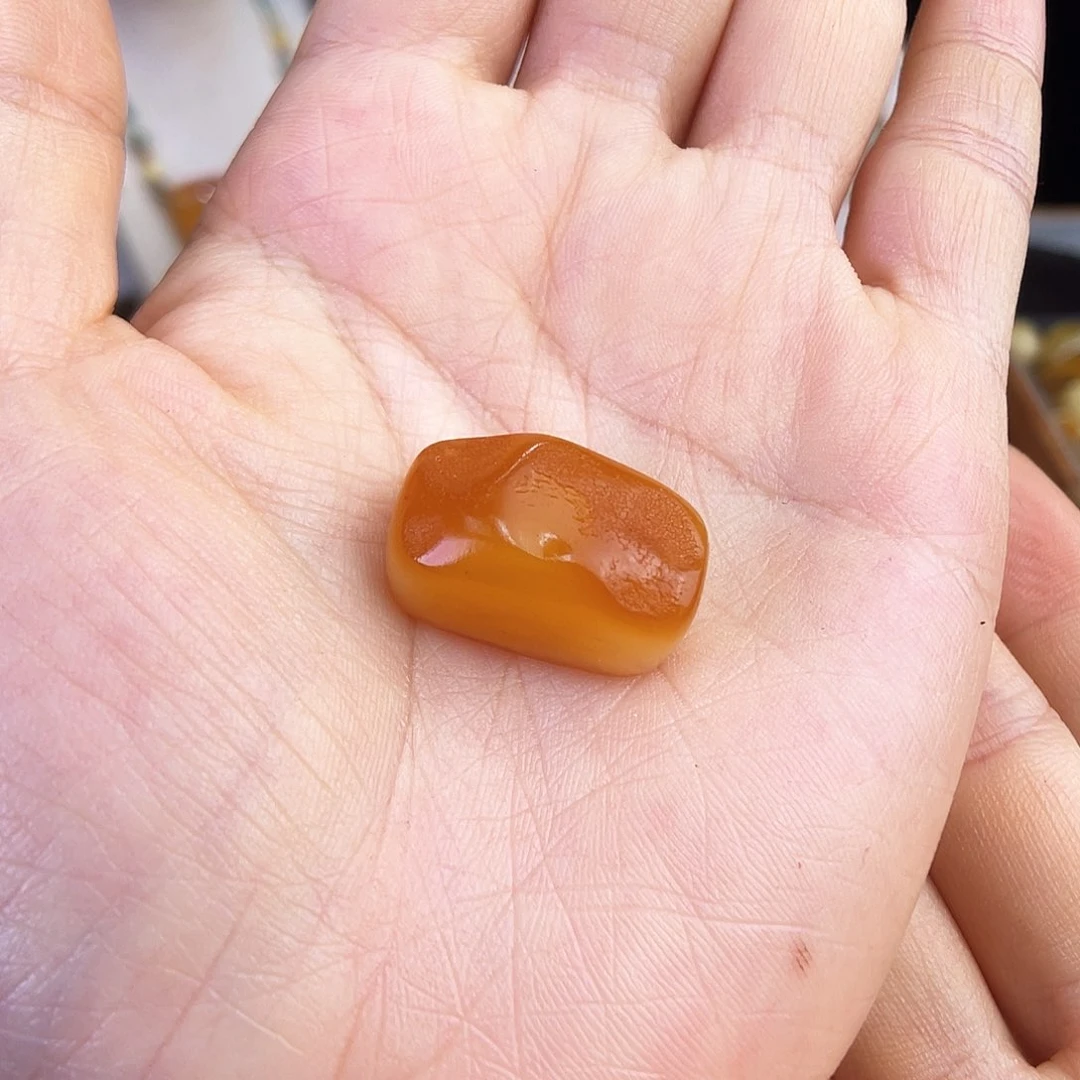 未镶嵌琥珀珠宝奇石