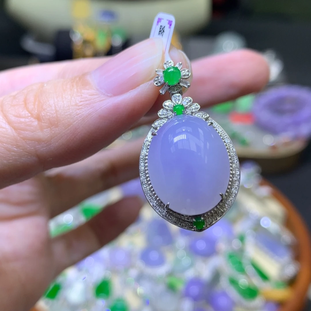 颈饰18K金镶嵌翡翠