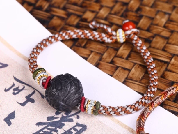 和田玉青花圆珠凤穿牡丹苏工纯手工雕刻青花珠子15.8mm直径