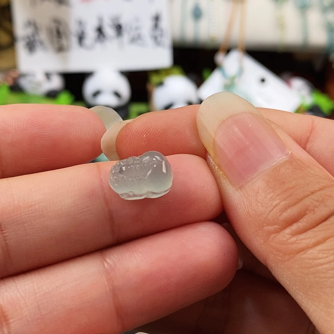 嘿***.翡翠未镶嵌颈饰冰种貔貅卡11