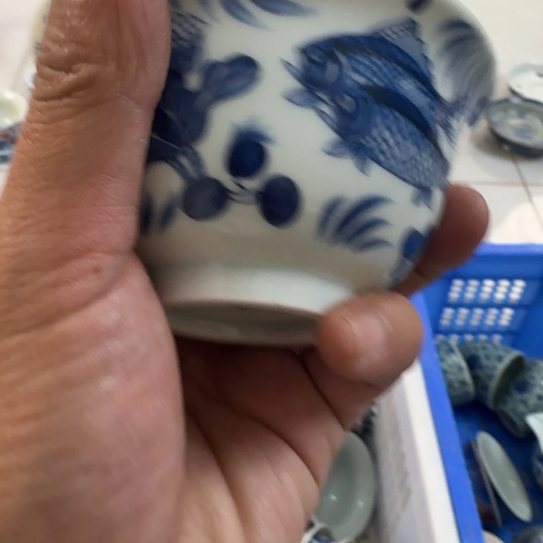 陶摆件青花鱼藻纹压手杯
