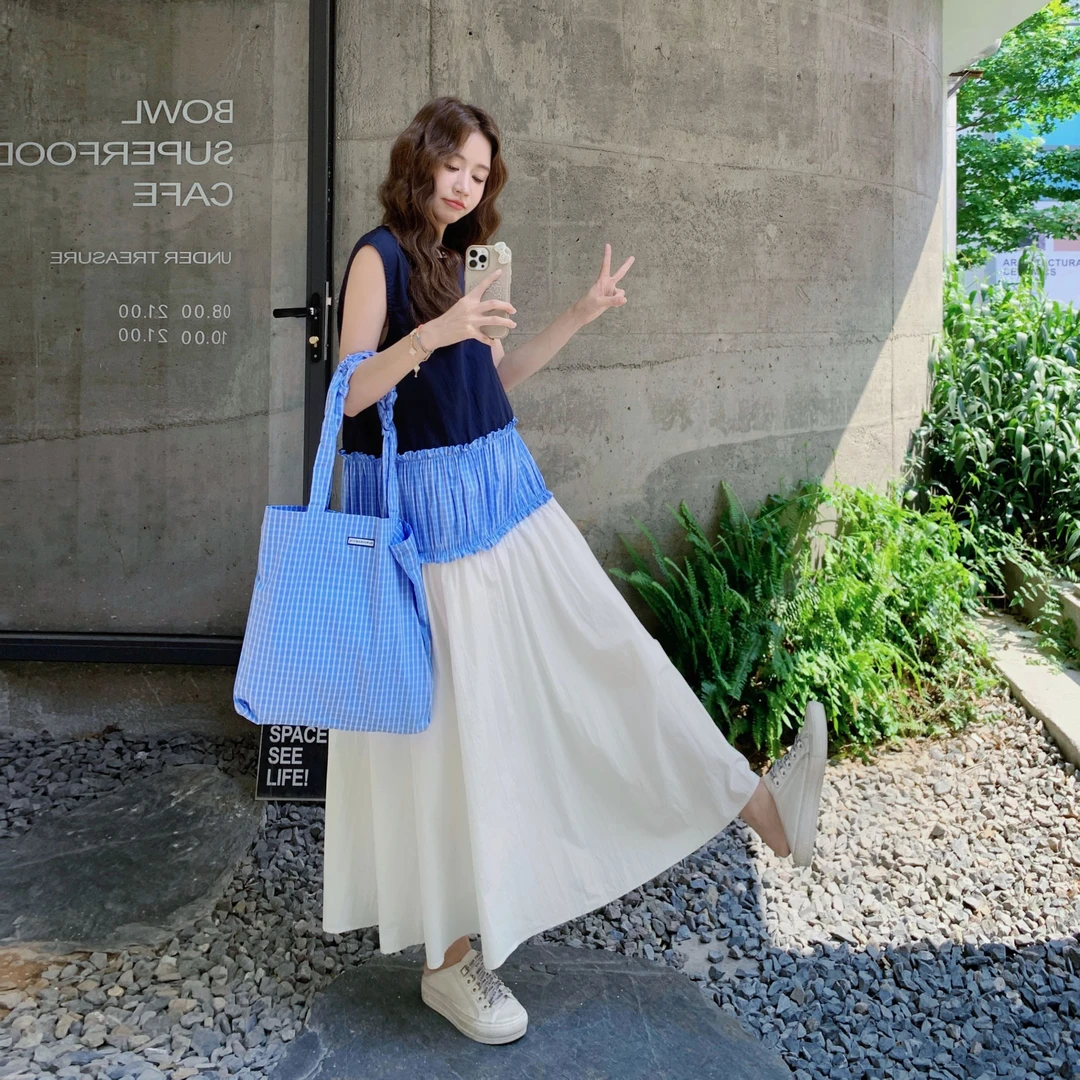 夏季ootd减龄穿搭连衣裙女2025新款设计感超好看撞色拼接无袖长裙