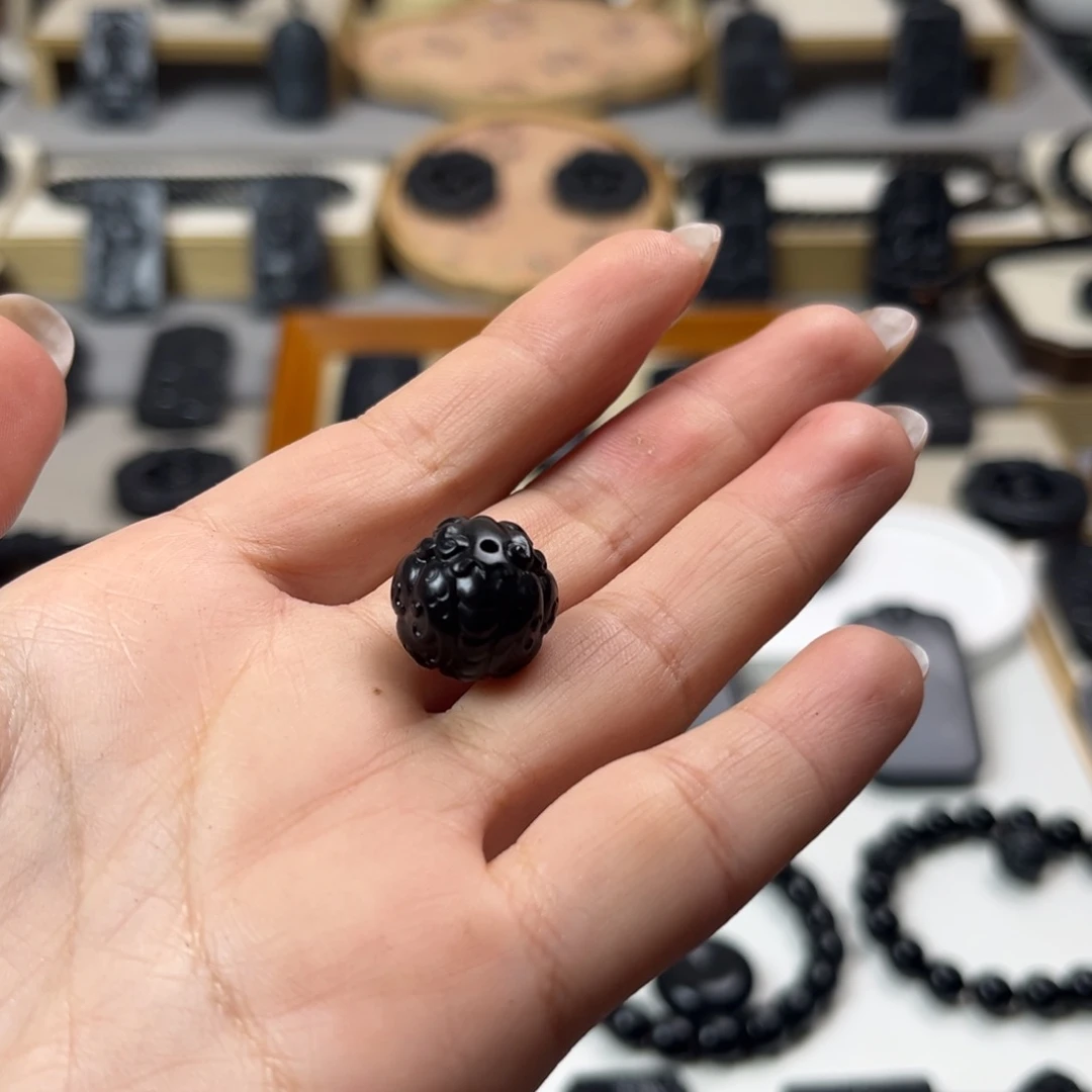 快***活和田玉（墨玉）未镶嵌颈饰貔貅珠