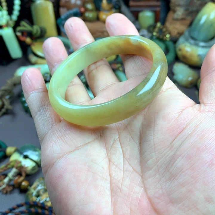 吊坠(赠链)未镶嵌岫岩老玉（透闪石质玉）