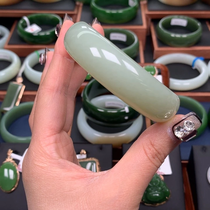 和田玉手镯5859圈口未镶嵌