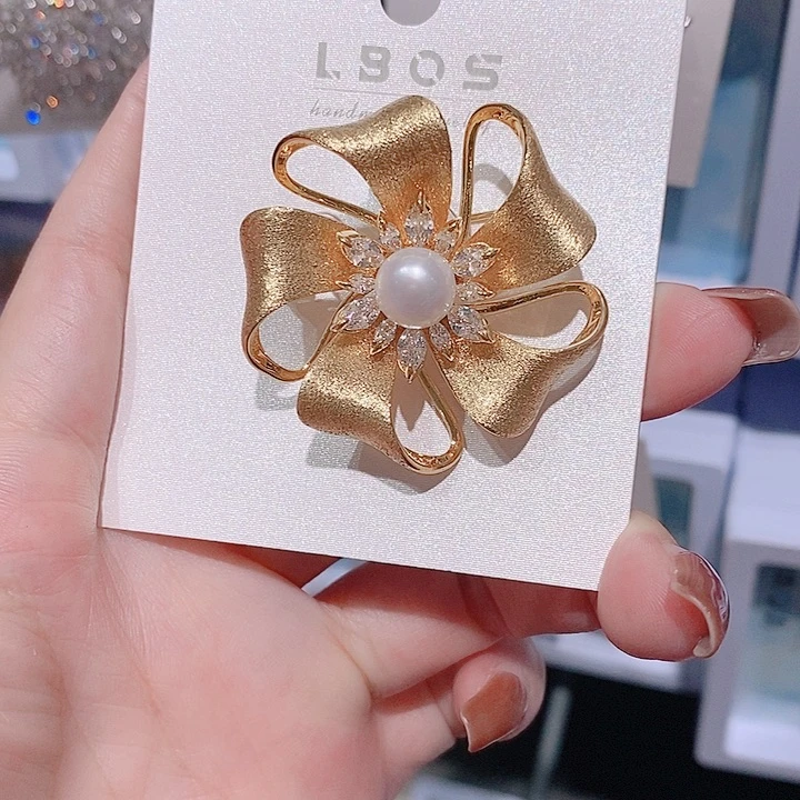 锆石铜合金金属风花朵胸针