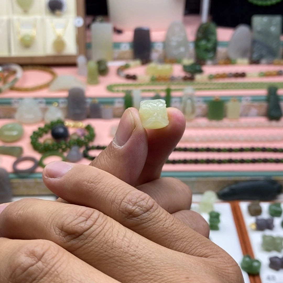 和田玉未镶嵌吊坠(不含链)^*^