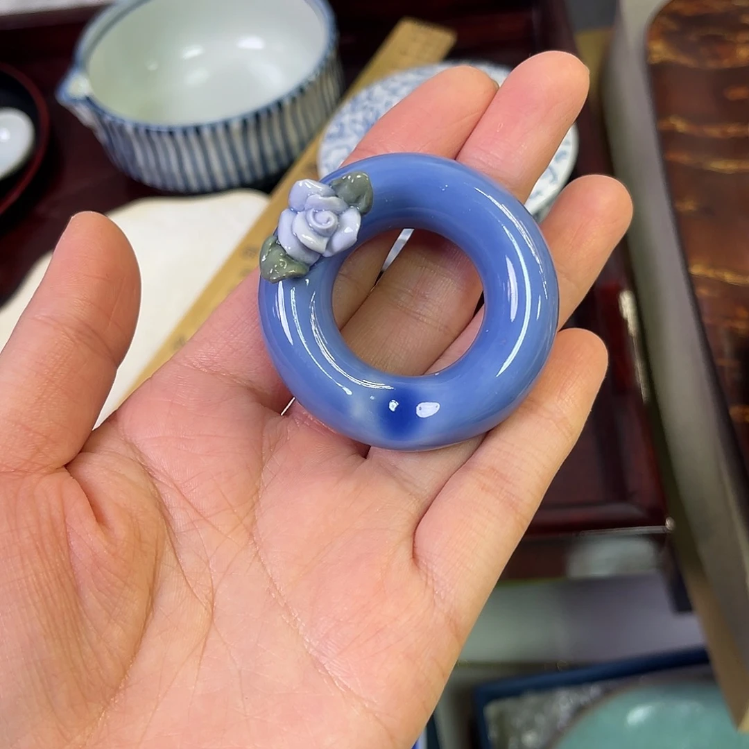 瓷片立体小花筷置12