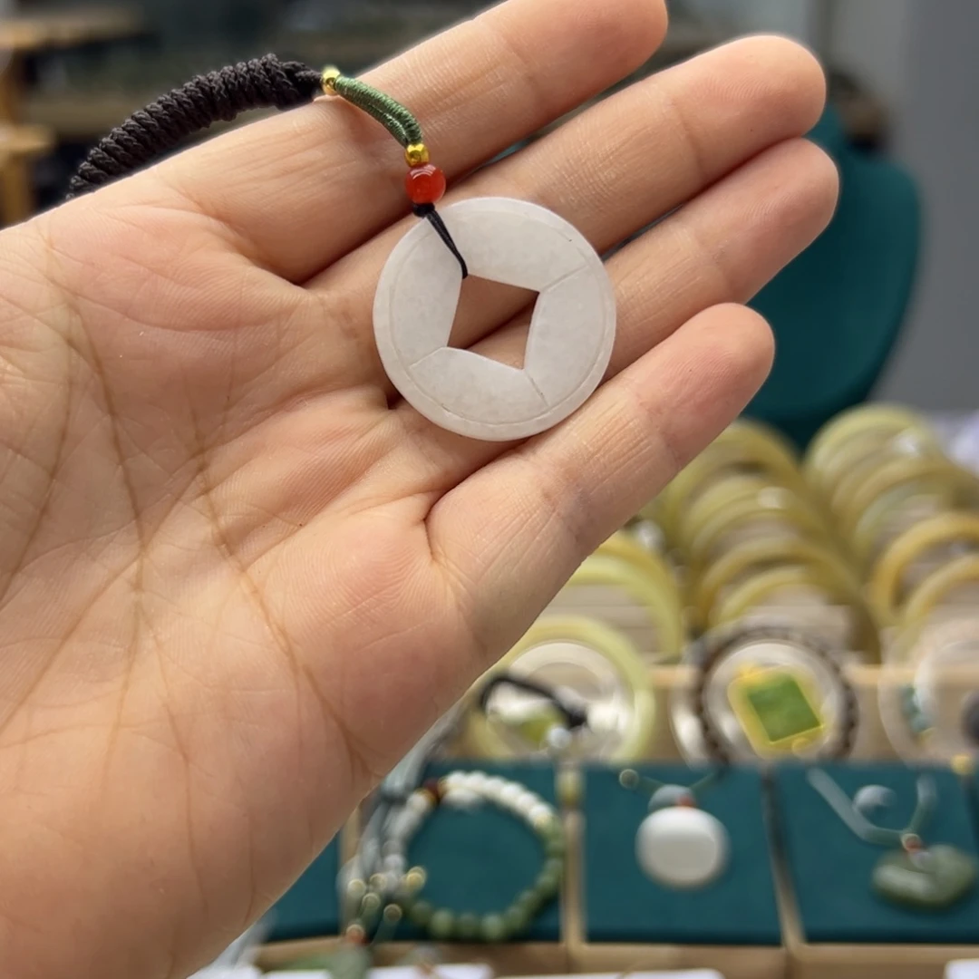 和田玉未镶嵌颈饰白玉铜钱