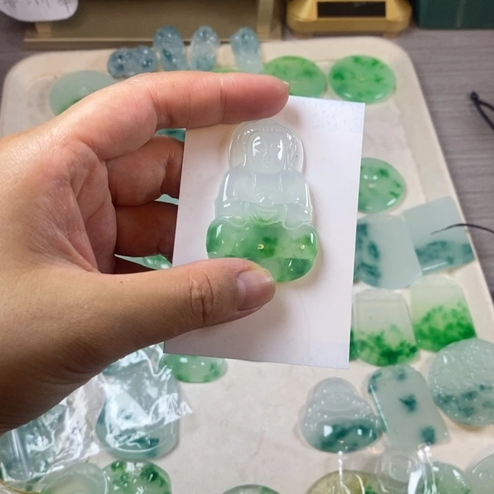 爱***^翡翠未镶嵌颈饰观音