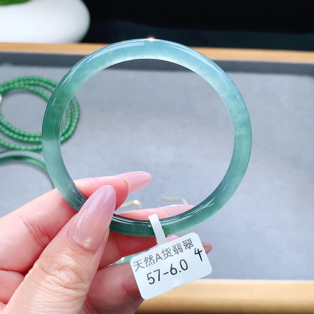 未镶嵌手镯（圆镯）翡翠