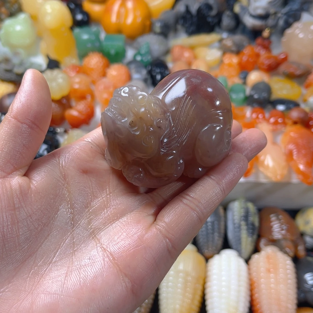 小****石英质玉（金丝玉）未镶嵌颈饰