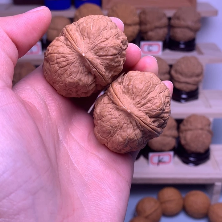 文玩核桃把件75大沽石41尺52克