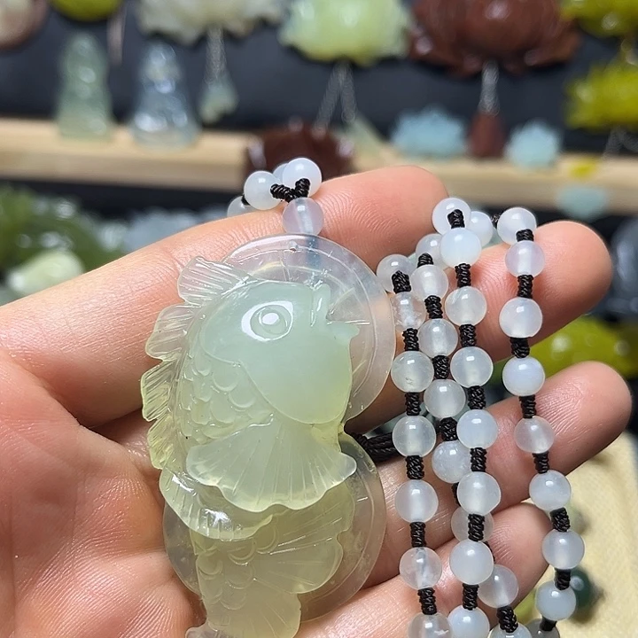 蛇纹石玉未镶嵌颈饰