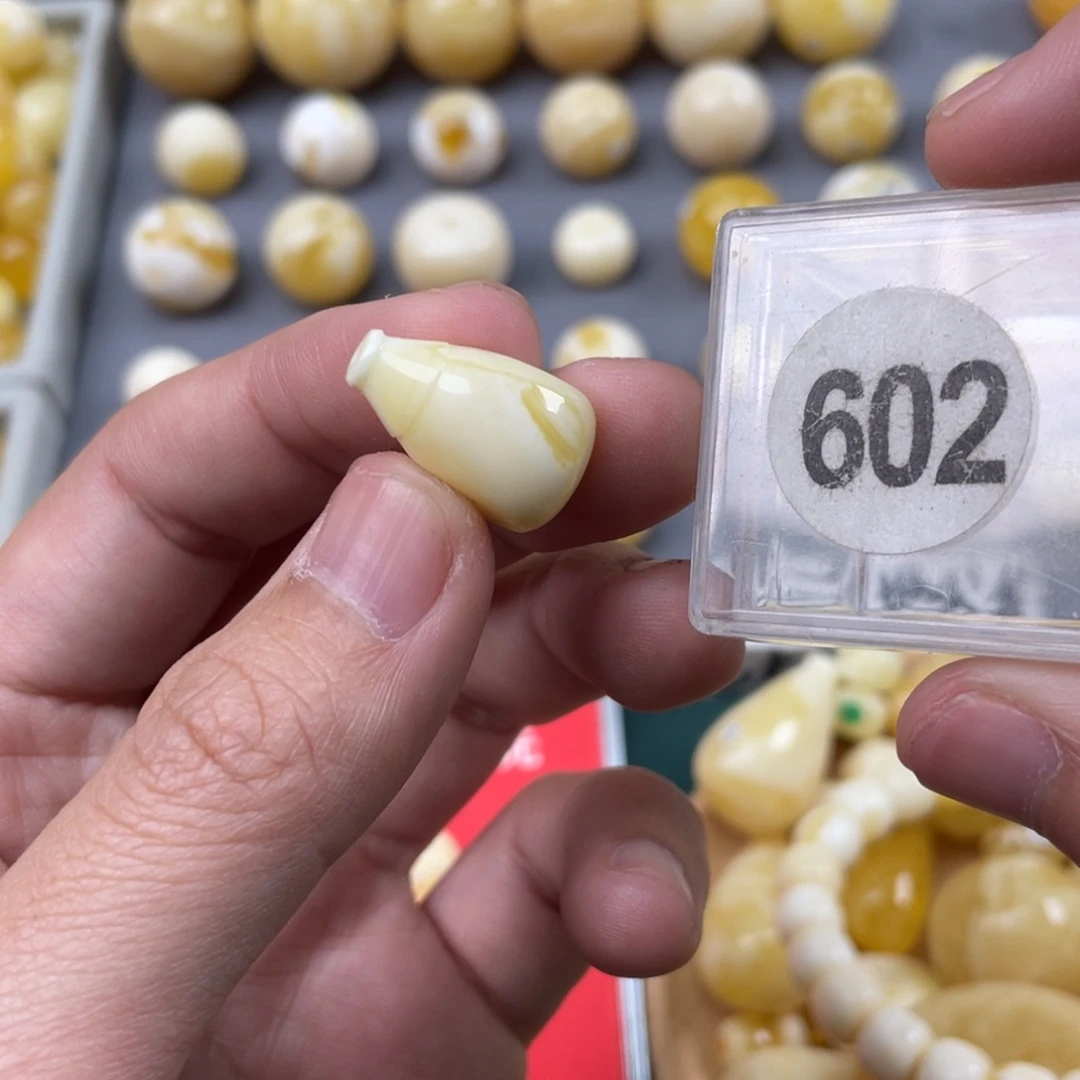 蜜蜡珠宝奇石未镶嵌