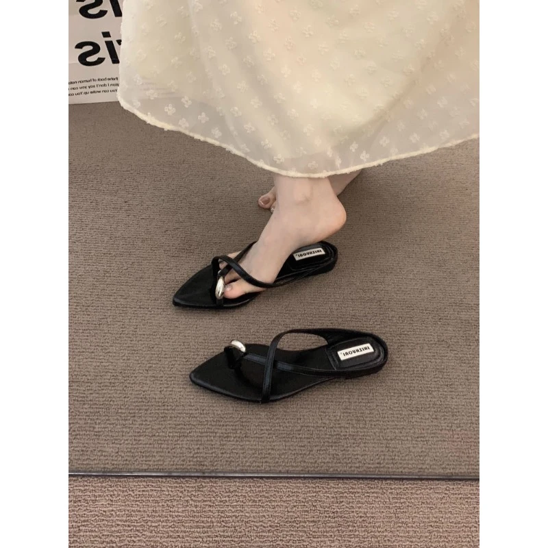 韩版尖头套趾凉拖女金属低跟细带一字拖2025夏新简约舒适露趾拖鞋