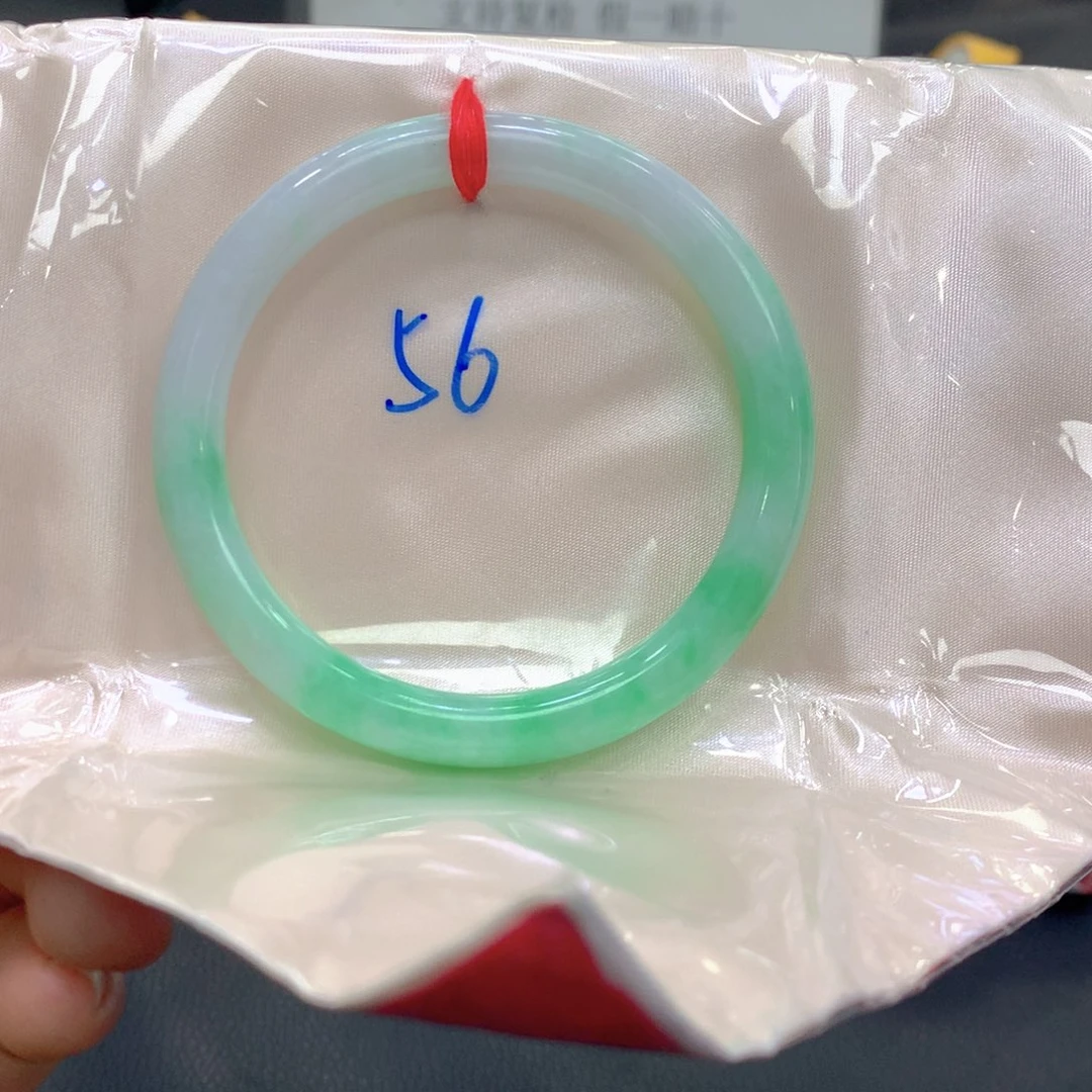 翡翠未镶嵌手镯翡翠16