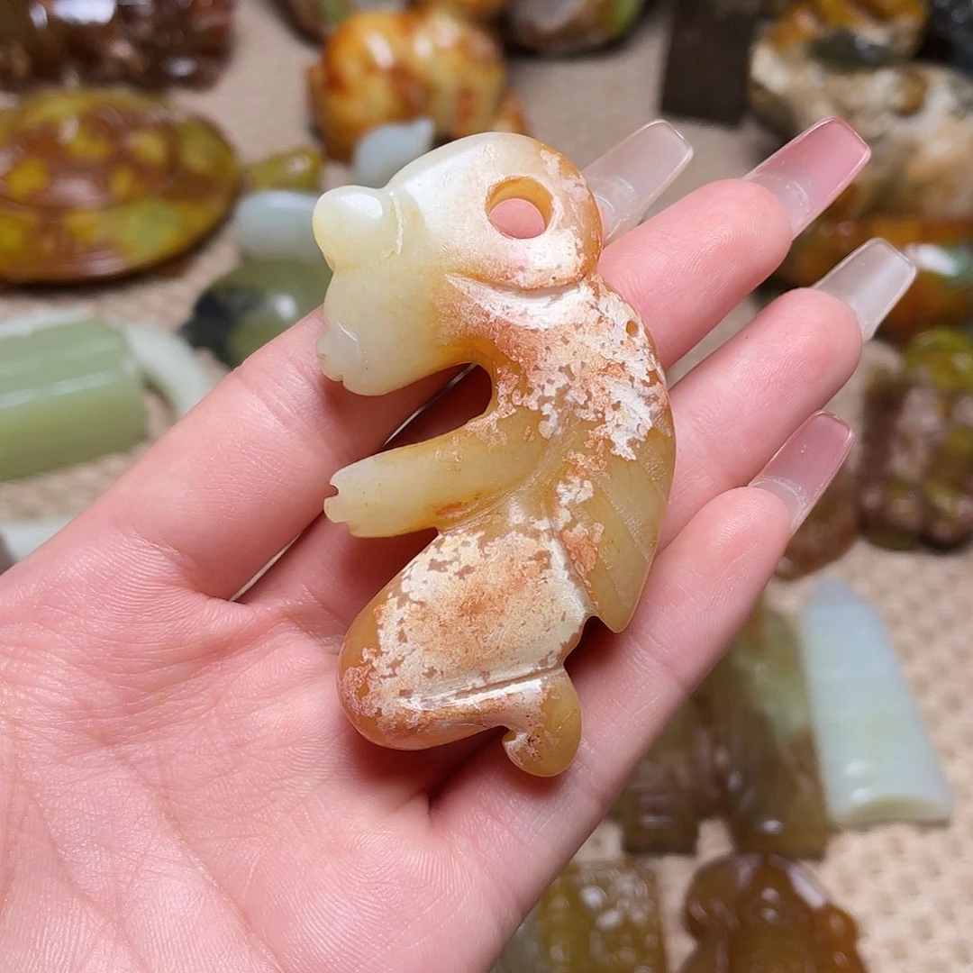 蛇纹石玉未镶嵌颈饰