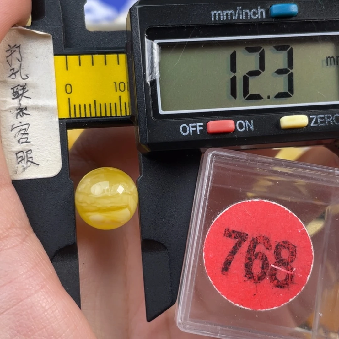 蜜蜡未镶嵌珠宝奇石