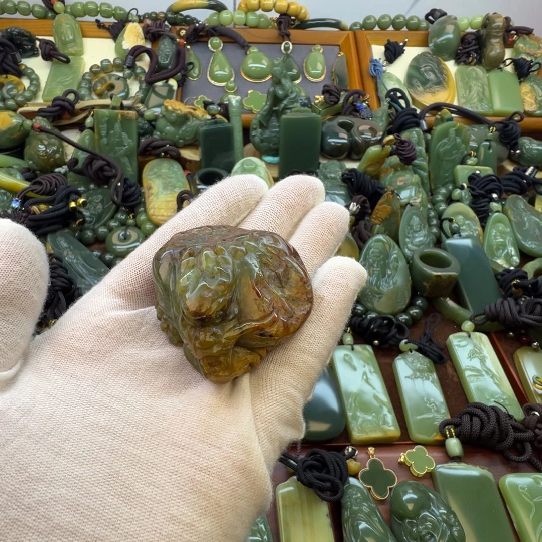 岫岩河磨玉（透闪石质玉）未镶嵌挂件