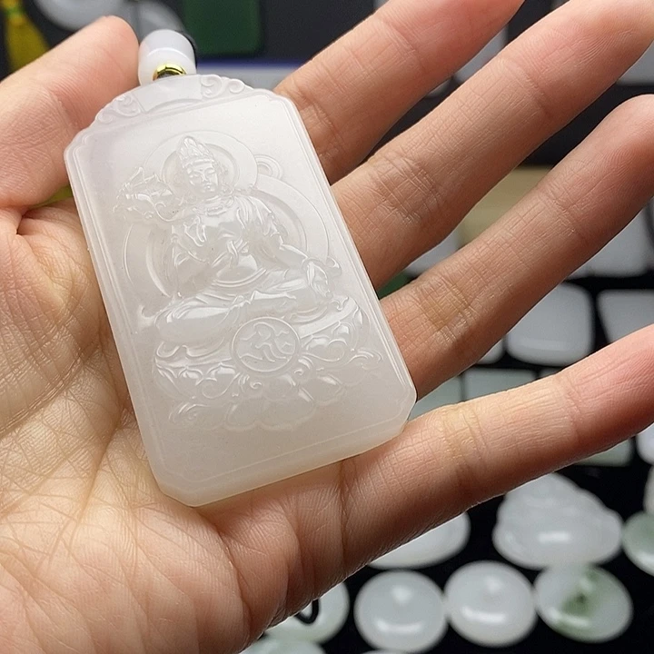 石英质玉颈饰未镶嵌安*