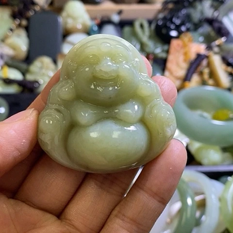 和田玉未镶嵌颈饰一个
