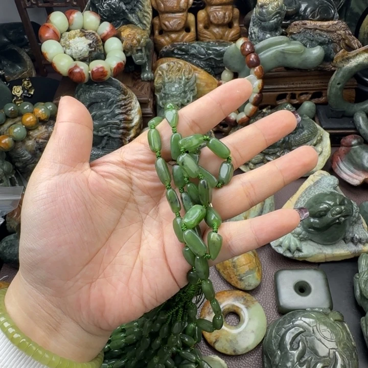 透闪石质玉未镶嵌珠宝奇石