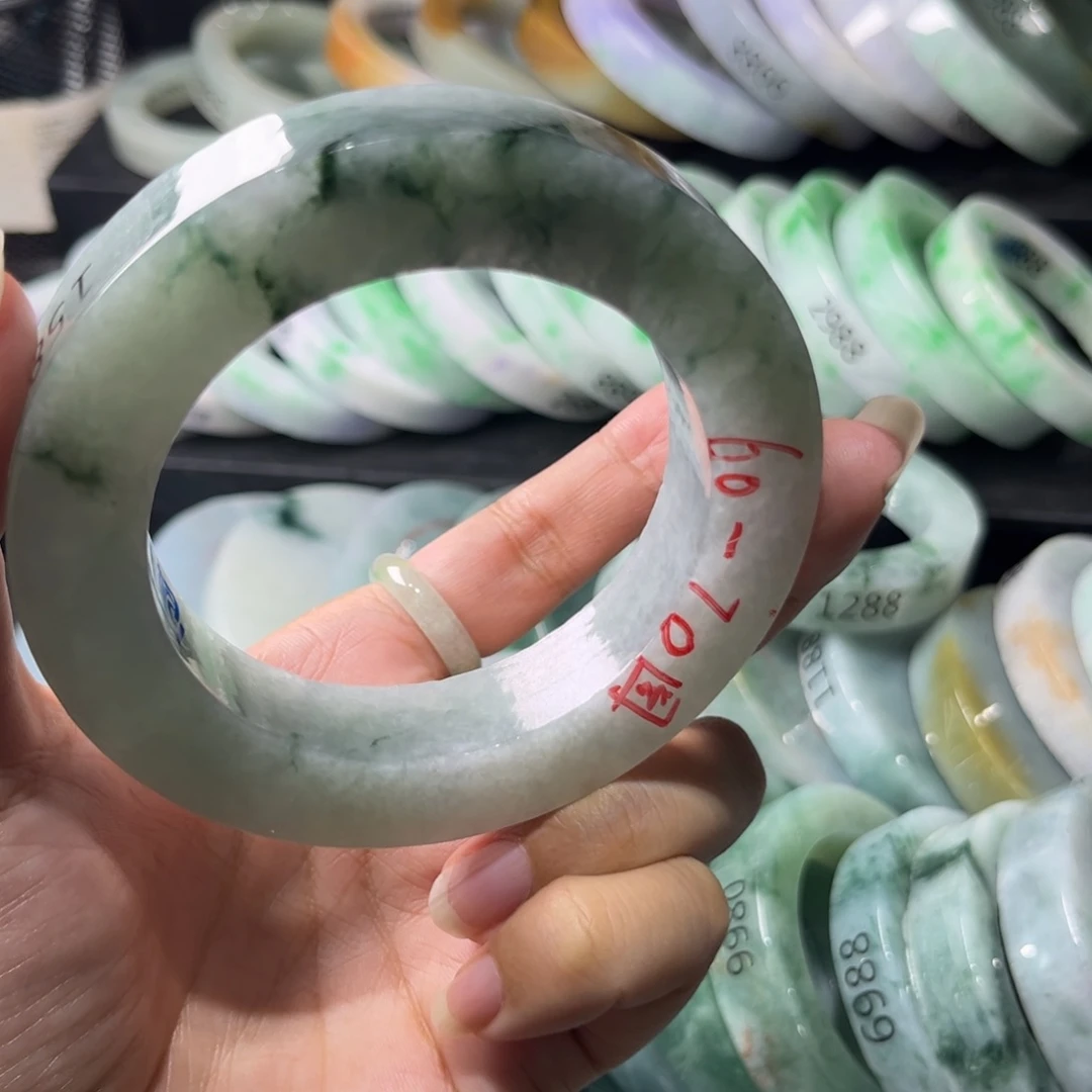 定制翡翠未镶嵌翡翠手镯