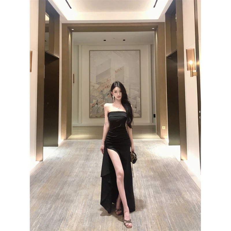 假日舞会挂脖连衣裙女装赫本风高级感小礼裙修身显瘦性感收腰长裙